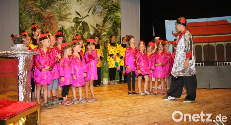 Im Kaiserreich herrscht Unruhe. Das Staatsoberhaupt im fernen China bildet sich eine Nachtigall ein, wobei niemand genau weiß, wie solch ein Vogel ausschaut. Die Geschichte von der „Chinesischen Nachtigall“ wird am Sonntag erneut aufgeführt. Dann erfährt man mehr. Bild: wro