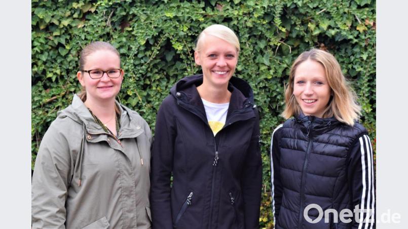 Gemeinsam mit (von links) Viktoria Brown , Julia Brunner und Andrea Suttner lernen Kinder beim "Zwergerlturnen" ihre sportlichen Fähigkeitenbesser kennen. Bild: mor