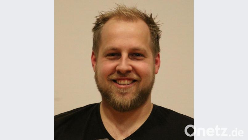 Florian Witzl spielt seit Jahren Theater. Ab Frühjahr 2020 will er als Sänger einer &quot;Rock-Coverband&quot; die Bühnen rocken. Dafür erhielt er beim Workshop der Musikinitiative Vohenstrauß wertvolle Tipps. Bild: exb./Theatergruppe &quot;Zum Pfarrplatzl&quot;