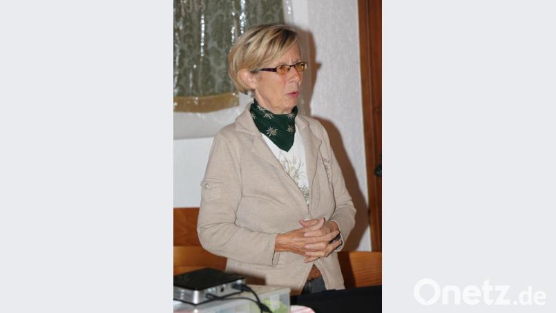 Dr. Ute.Heide Kleppik führte die Gäste in die Geheimnisse des Lachyoga ein. Bild: rpp