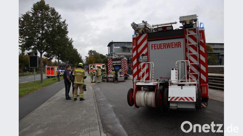 Auf der Mädchentoilette der Clermont-Ferrand-Mittelschule in Regensburg brach ein Feuer aus. Die gesamte Einrichtung wurde evakuiert, vier Kinder wurden leicht verletzt. Bild: Alexander Auer