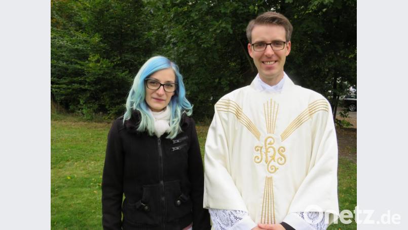 Pfarrer Thomas Peter Kopp und Gemeindeassistentin Birgit Lang-Riebel werden in den nächsten Jahren die Gläubigen in der katholischen Pfarrei begleiten. Bild: adj