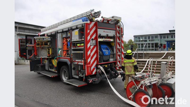 Auf der Mädchentoilette der Clermont-Ferrand-Mittelschule in Regensburg brach ein Feuer aus. Die gesamte Einrichtung wurde evakuiert, vier Kinder wurden leicht verletzt. Bild: Alexander Auer