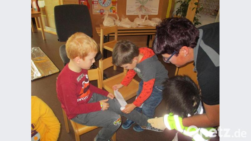 Die Buben und Mädchen sind nun nach der Erste Hilfe-Ausbildung in der Kita bereit zu helfen. Bild: fvo