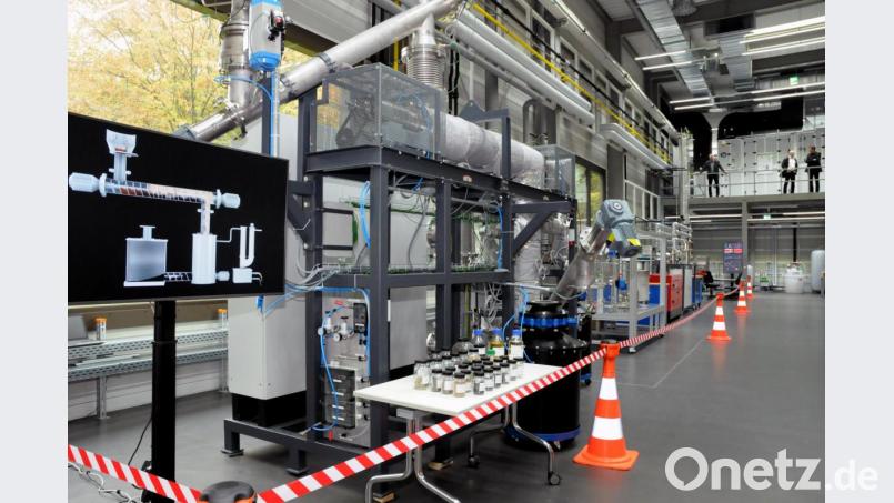 Fraunhofer in Sulzbach-Rosenberg weihte am Mittwoch seine neue Halle ein. Bild: Stephan Huber