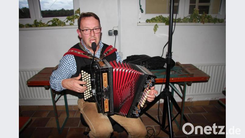 Für Musik, Stimmung und beste Unterhaltung sorgte Reiner Artmann. Bild: wro