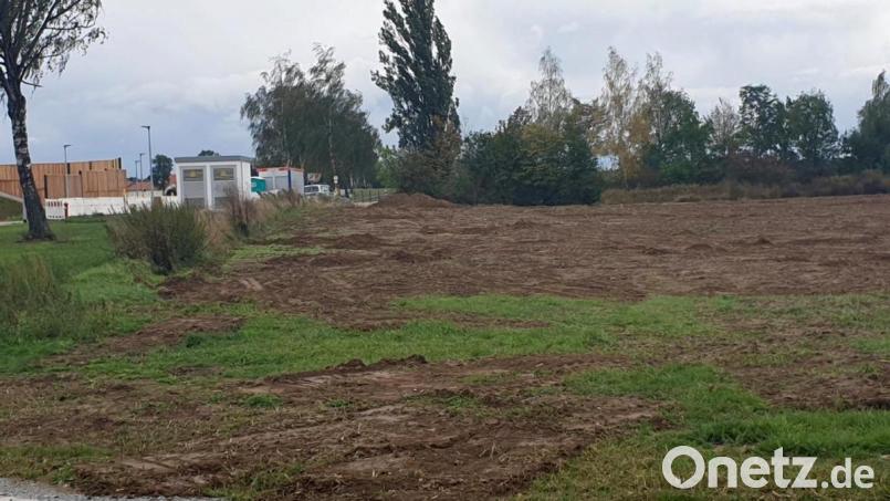 Ein Sprengmeister entschärfte am Mittwoch, 2. Oktober, drei Munitionsstücke in Neutraubling. Der Sperrradius betrug 200 Meter. Bild: Alexander Auer