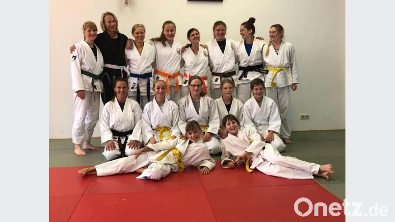 Einen Ju-Jutsu-Lehrgang nur für Frauen bot der Ju-Jutsu-Verband-Bayern in Neunburg vorm Wald an. Bild: exb