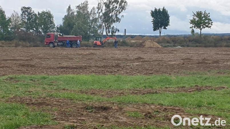 Ein Sprengmeister entschärfte am Mittwoch, 2. Oktober, drei Munitionsstücke in Neutraubling. Der Sperrradius betrug 200 Meter. Bild: Alexander Auer