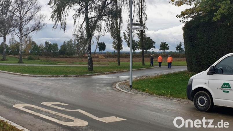 Ein Sprengmeister entschärfte am Mittwoch, 2. Oktober, drei Munitionsstücke in Neutraubling. Der Sperrradius betrug 200 Meter. Bild: Alexander Auer