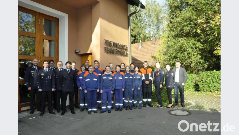 Mit Feuereifer dabei sind zehn Jugendliche von der Feuerwehr Störnstein und ein Floriansjünger von der Feuerwehr Waldthurn, die ihre erste Leistungsprüfung erfolgreich abgelegt haben. Bild: Thomas Kraus