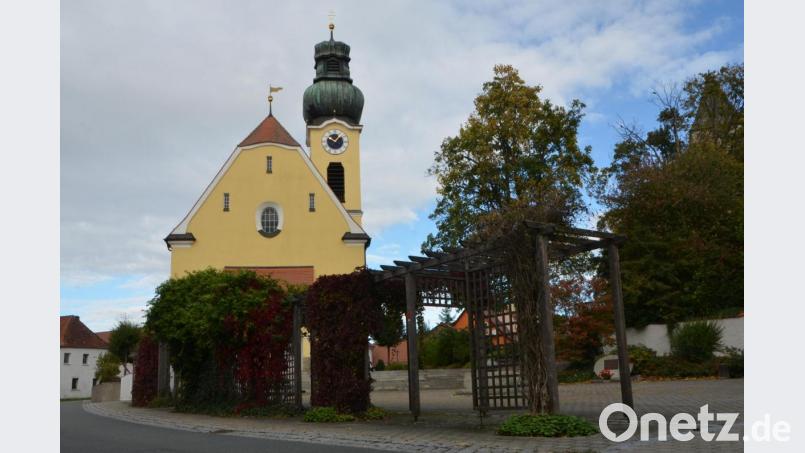 Die Pergola auf dem Waldauer Dorfplatz wird noch heuer erneuert. Bild: dob