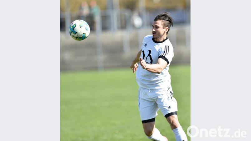 Trotz zweier Tore von Spielertrainer Michael Riester verlor die SpVgg SV Weiden gegen den Spitzenreiter SV Hahnbach mit 3:4. Bild: af