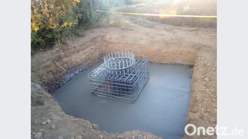 Stromversorgung und die Fundamente für den Mobilfunkmasten sind einbetoniert. Wann der Masten des Mobilfunkbetreibers folgt, ist ungewiss. Bild: dob