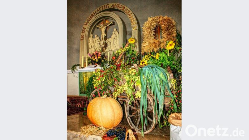 Die katholische und evangelische Pfarrei feiern am morgigen Sonntag Gottesdienste zum Erntedankfest. Auf dem Bild ein Erntealtar in der Martin-Luther-Kirche. Bild: Jochen Neumann