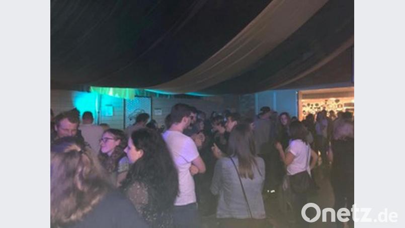 Zum zweiten Mal stieg die legendäre Party „La Fête – Revival“ bei der SpVgg in der Turnhalle. Bild: gi