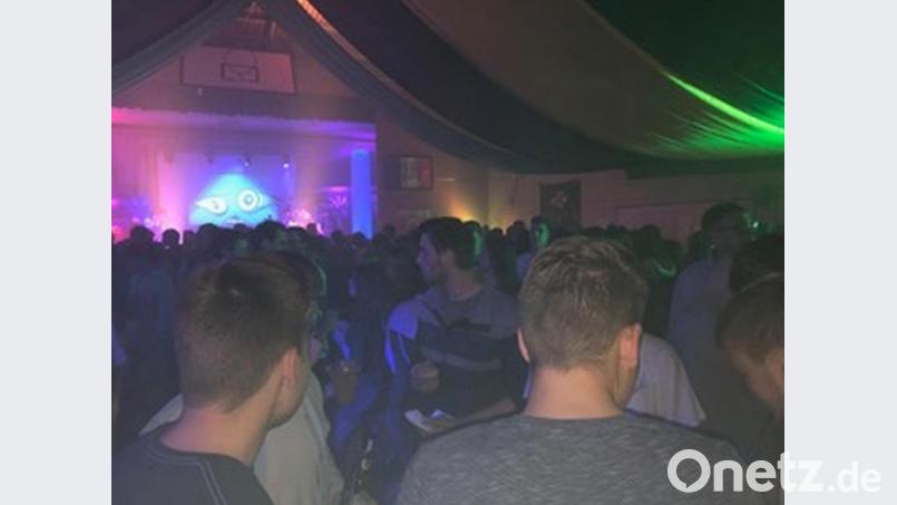 Zum zweiten Mal stieg die legendäre Party „La Fête – Revival“ bei der SpVgg in der Turnhalle. Bild: gi