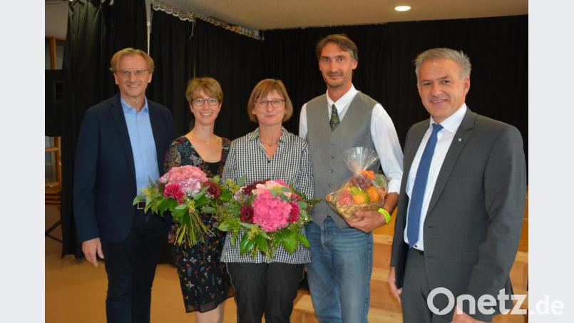 Dank galt der bisherigen kommissarischen Schulleitung. Unser Bild zeigt (von links) Lebenshilfe-Geschäftsführer Berthold Kellner, Sandra Karcher, Anne Geiger und Florian Miller vom bisherigen Schulleitungsteam, sowie Lebenshilfe-Vorsitzender Roland Grillmeier. Bild: jr