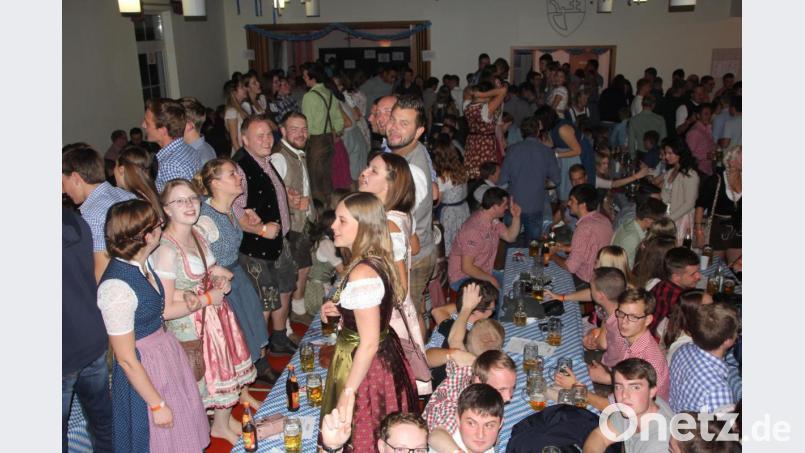 Prächtige Stimmung beim Oktoberfest im Jugendheim-Saal. Bild: kro