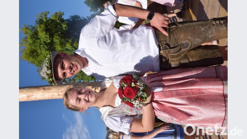 Nadine Lindner und David Lindner wurden zum neuen Oberkirchweihpaar in Allersburg gekürt. Bild: bö