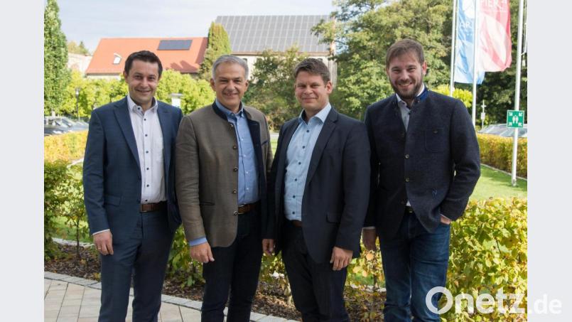Über Zusammenarbeit in der Region diskutieren (von links) CSU-Kreischef Stephan Gollwitzer, der Tirschenreuther Landratskandidat Roland Grillmeier, Oberbürgermeisterkandidat Benjamin Zeitler und Fraktionschef Markus Bäumler. Bild: exb/CSU-Kreisverband Weiden