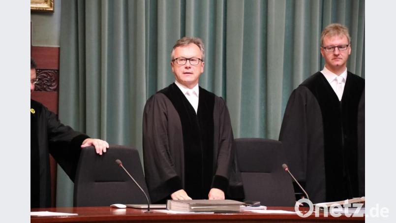 Die Strafkammer unter Vorsitz von Richter Bernhard Heim (links) verhängte eine lebenslange Freiheitsstrafe. Bild:  ca