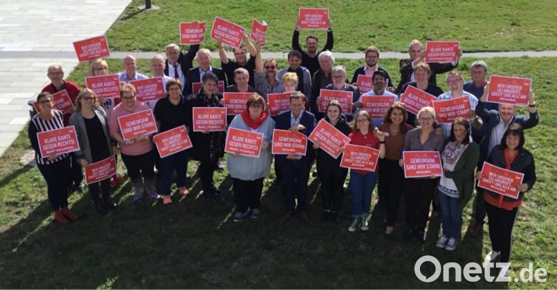 Solidarität mit Uli Grötsch: Bei der Klausurtagung zeigen die SPD-Stadtratskandidaten „klare Kante gegen Rechts“, nachdem der Bundestagsabgeordnete Morddrohungen erhalten hat. Bild: exb/SPD Weiden