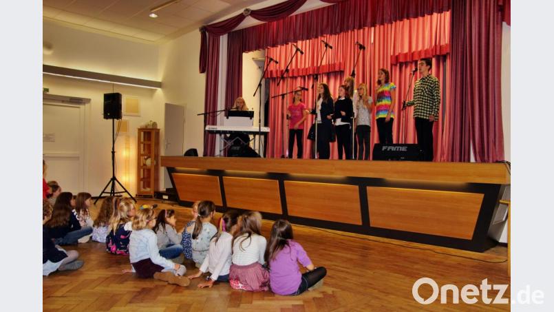 Der Jugendchor überzeugte mit einem Potpourri quer durch Musicals und Schlager. Bild: ds