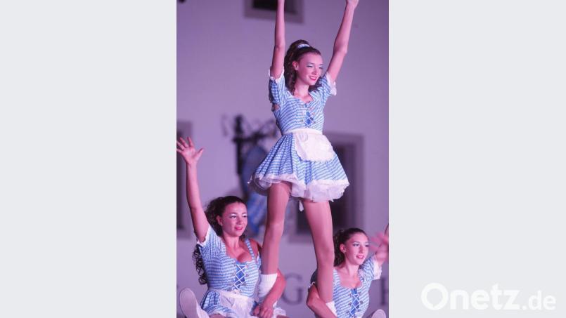 Die &quot;Showfunken&quot; aus Taufkirchen boten auf dem Marktplatz eine eindrucksvolle Vorstellung. Bild: Hirsch