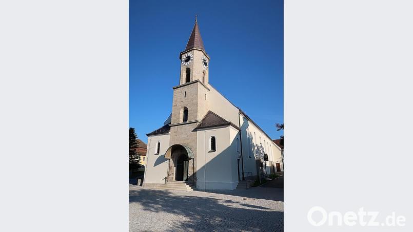 Auf ein besonders Jubiläum blickt die Pfarrkirche „Maria Immaculata“ in Friedenfels. Seit 80 Jahren wird darin täglich der Rosenkranz gebetet. Bild: bsc