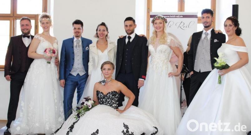 Die Brautmodenschau im Saal des Hammerschlosses war ein besonderer Blickfang für die vielen Besucher der Hochzeitsmesse. Bild: bö