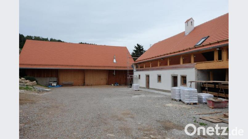Der Gemeinderat stimmt der Planung für die Außenanlagen des Schlossbauernhofes mit einem Festplatz als Kernstück zu. Das Gremium hofft auf einen zügigen Abschluss des Projekts im kommenden Jahr. Bild: ohr