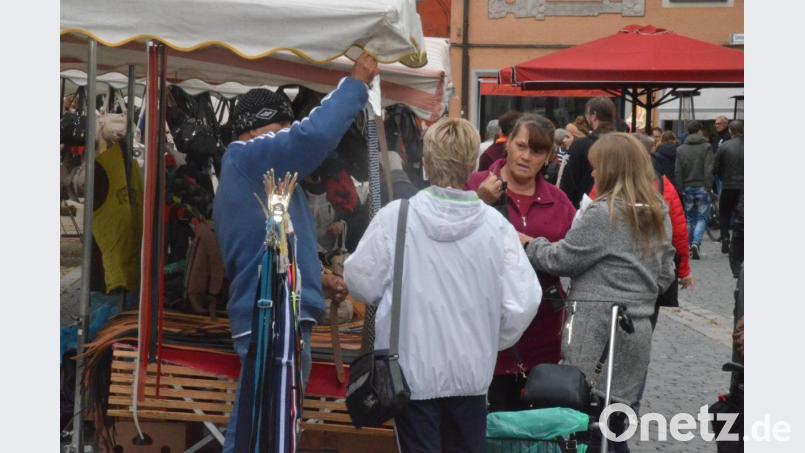Nicht ganz so viele Besucher wie in den vergangenen Jahren kamen am Sonntag zum Michaelimarkt. Bild: Kunz