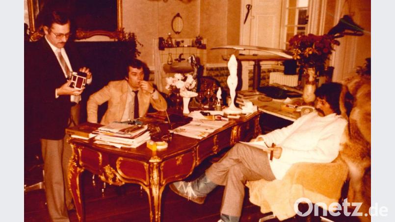 Luigi Colani (rechts) empfängt die Verkaufsleiter der Annahütte, Heinz Kastl (Mitte) und Helmut Fröhlich (links), in seiner Villa in der Nähe von Münster. Bild: exb