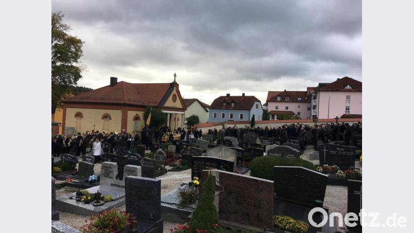 Die Trauerfeier für Bürgermedaillenträger Ludwig Bayer war eine der größten in den vergangenen Jahren in Neustadt. Bild: krb