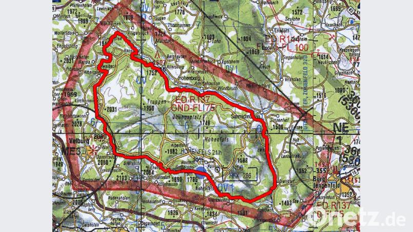 Um den gesamten Truppenübungsplatz Hohenfels zieht sich ein Flugkorridor (äußerer Ring), den die Militärs zu Übungszwecken befliegen dürfen. Der innere Ring ist die Grenze des Truppenübungsplatzes. Bild: bö