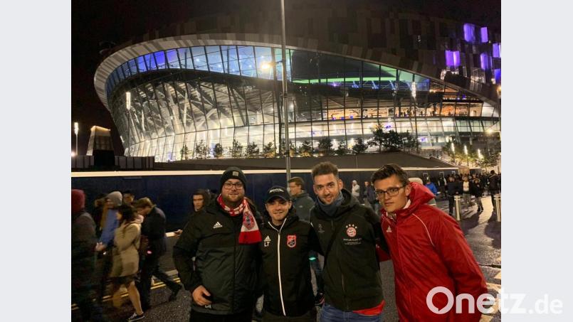 Oberpfälzer Fans vorm Tottenham-Stadion. Bild: exb