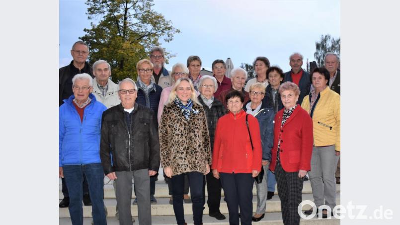 Riita Michelson (Dritte von links vorne) ist die neue Leiterin des Männergesangvereins 1890 mit gemischtem Chor aus Grafenwöhr. Bild: rgr