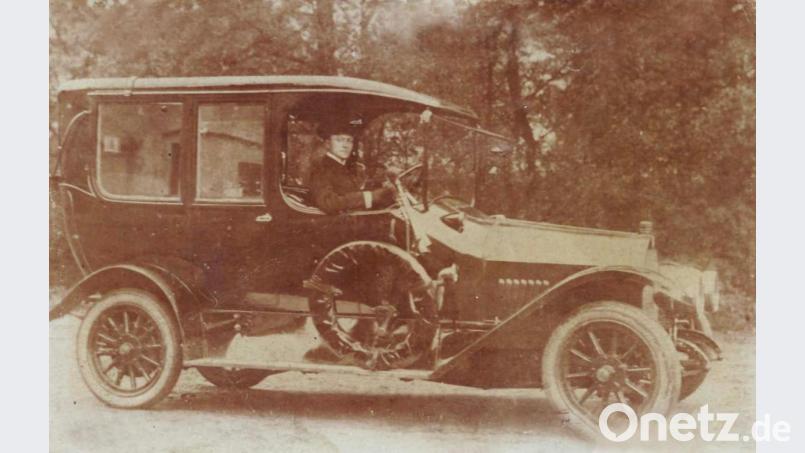 Während derzeit 46,5 Millionen Autos in Deutschland angemeldet sind, fuhren Anfang des 20. Jahrhunderts nur Wenige einen Wagen. Karl Haberzettl war nach Erzählungen der Enkelin Chauffeur eines Firmenwagens. Bild: exb