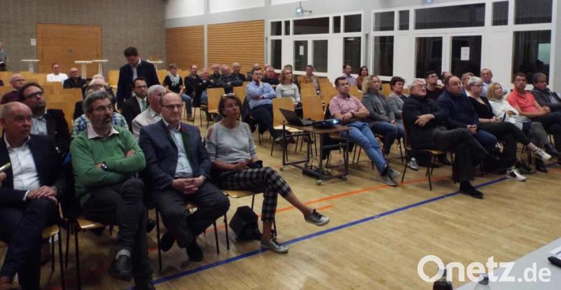 Eher spärlich besetzt waren die Reihen bei der Bürgerversammlung. Bild: e