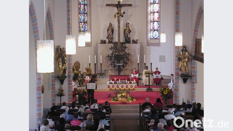 Viele Gläubige nahmen am Erntedankgottesdienst mit Amtseinführung der neuen Gemeindereferentin teil. Bild: ld