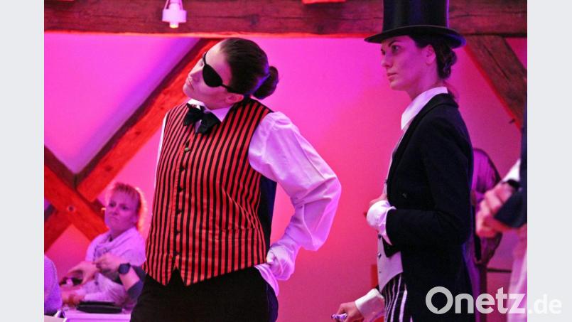 Beim Krimi-Dinner begab sich das Publikum auf Mörderjagd. Bild: exb/Florian Wein