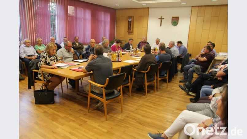 Voll besetzt war die jüngste Sitzung des Gemeinderats: Es ging um die Hauptamtlichkeit des Bürgermeisters. Bild: ral