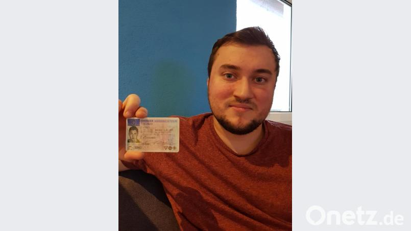 Seine Enkel Nico Heldmann ist 28 Jahre und hat bereits ein Plastikkärtchen. Der darf seinen Schein behalten. Der „Lappen“ des Opas gilt ab 2023 nicht mehr. Bild: exb