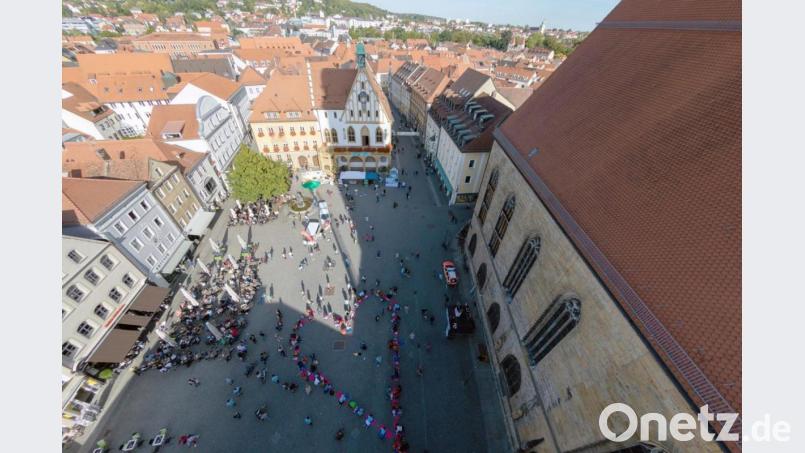 Sicht von oben: 50 Mitarbeiter des Klinikums beteiligten sich am Flashmob Bild: Klinikum/Sier