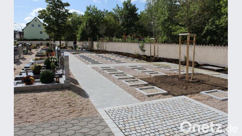 42 Urnenerdgräber sorgen im Weiherhammerer Friedhof für ein einheitliches Erscheinungsbild. Bild: bk