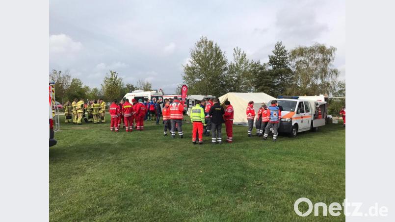Rund 40 Einsatzkräfte waren bei der Suche am Brückelsee im Einsatz. Am Sonntag konnte Entwarnung gegeben werden. Bild: exb/Kreiswasserwacht Schwandorf