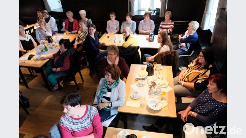 Beim Frauenfrückstück des Katholischen Frauenbundes im Klostergasthof finden die Empfehlungen zum Bekämpfen von Grübelfallen viel Beachtung. Bild: do