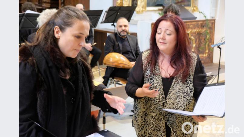 Mit Barockarien und arabischen Wiegenliedern verneigen sich die Künstlerinnen Nuria Rial (Spanien) und Dime Orsho (Syrien) zum Rosenkranzfest in Speinshart vor der Rolle der "Mutter" Bild: do