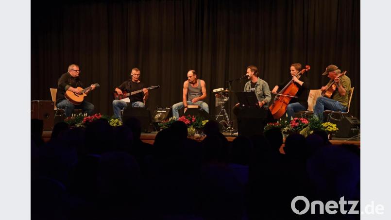 Unter dem Motto „Rock goes Classic“ setzt die Kult-Band „Rising Storm“ einen perfekten Schlussakkord. Bild: Claudia Köppel